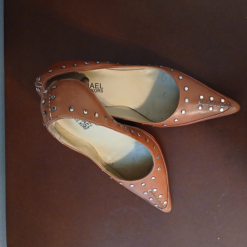 Michael Kors studded leather pumps sz 5